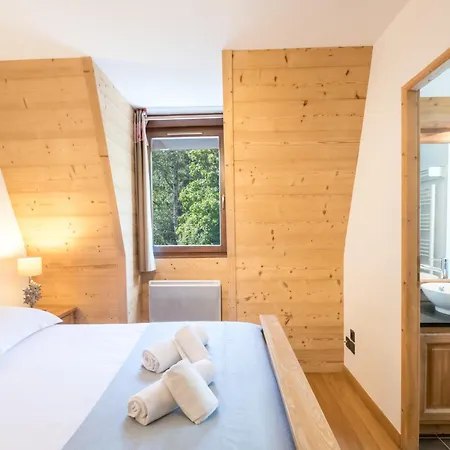 Grand Au Centre De Avec Wifi Et Garage, Proche Des Pistes - Fr-1-343-229 Apartment *